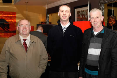 Marcus Scott, centre, Norbrook Laboratories spoke on Worm Control at the Northern Ireland Blue Cattle Club Spring Meeting and he is pictured with Robert Johnston, Chairman, Northern Ireland Blue Cattle Club and Ivan Gordon, Kilkeel, Blue Breeder